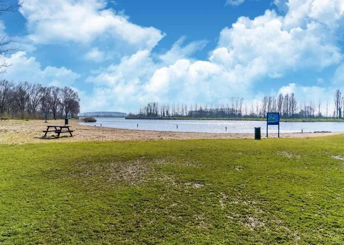 By Water Near Rotterdam And Zeeland Сasa de vacaciones Simonshaven