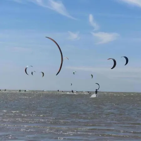 By Water Near Rotterdam And Zeeland * Simonshaven