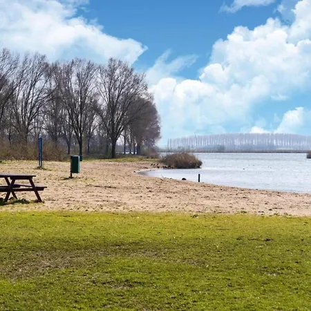 By Water Near Rotterdam And Zeeland * Simonshaven