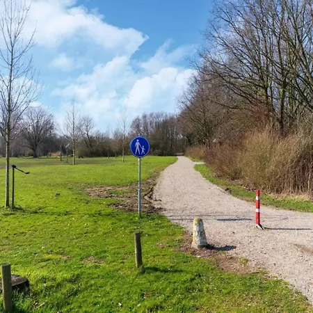 By Water Near Rotterdam And Zeeland * Simonshaven