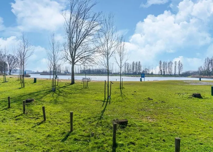 Vakantiehuis By Water Near Rotterdam And Zeeland Simonshaven